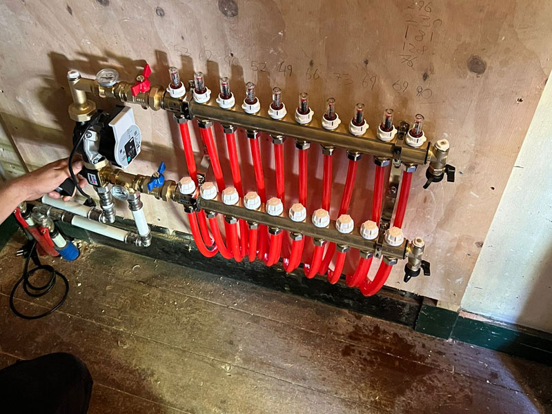 Aansluiten verdeler Ecotherm Vloerverwarming